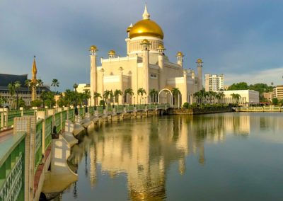 Vivshane Explores Omar Ali Saifuddien Mosque